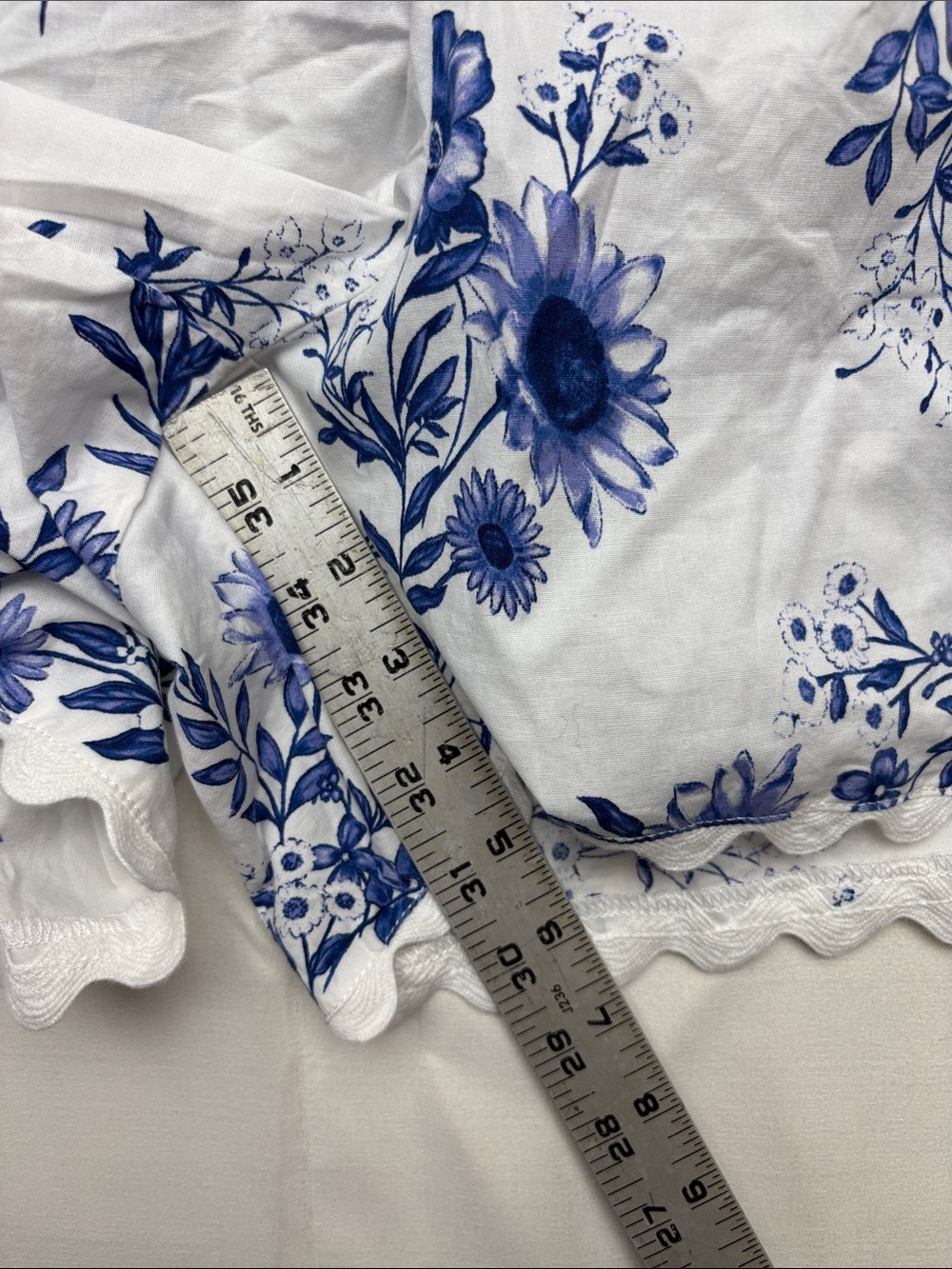 Torrid size 12 belle isle White Floral Scallop-Hem Women's Shorts Blue Print - Picture 5 of 11